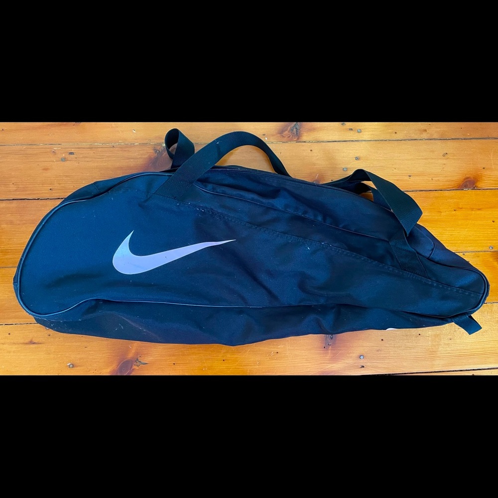 Softball or baseball bat clutch bag.  Used hut in good condition.